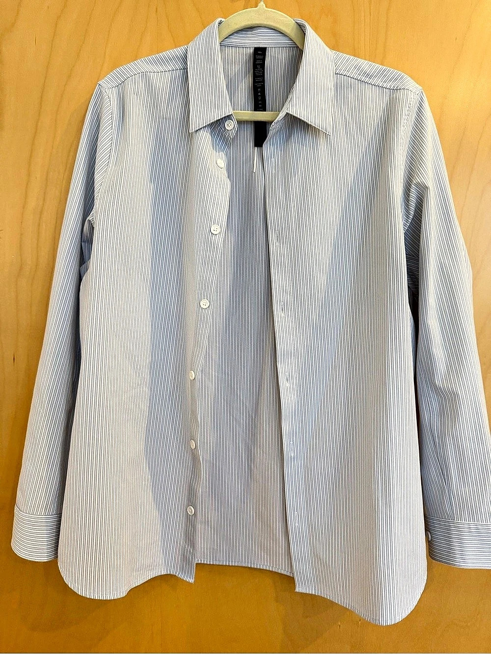 Lululemon Striped Button Down Shirt in Blue & White Size Small (men’s)